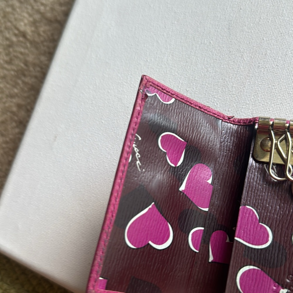 Gucci Magenta Key Holder with Heart Emblem - Picture 8 of 11